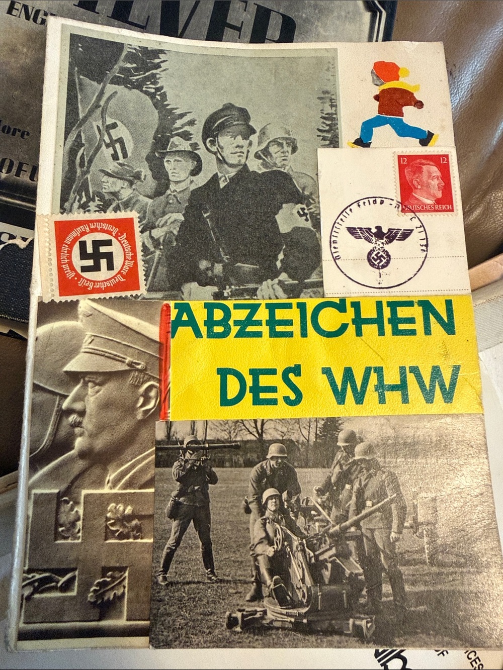 Abzeichen des WHW Vintage German Poster Booklet - Yellow & Teal Cover